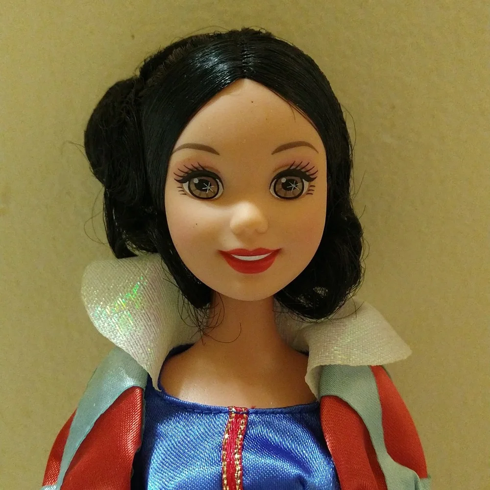 Vintage 1990's Mattel Snow White Doll Figure - Picture 2 of 5